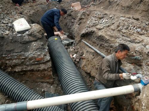 农户家中打渗水井哪个位置合适,农村打渗井排污引发邻居地基下沉