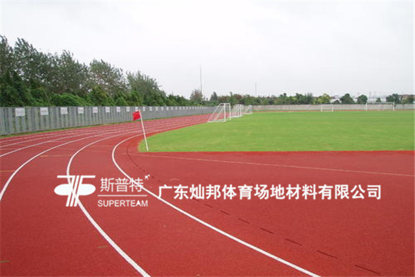 塑胶场地地面,塑胶场地用什么胶