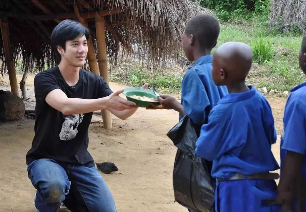 三娃奶爸王力宏，年入4.6亿，却一件衣服穿10年，钱都去哪了？