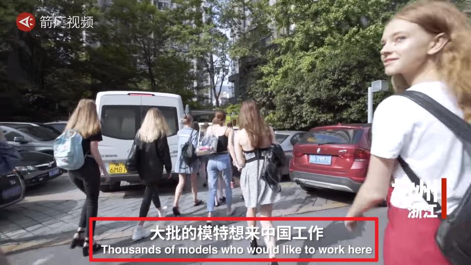 当你狂欢购物买买买时，她们也在闷声发财