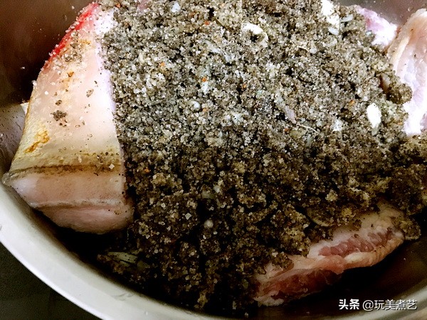 最好吃的咸猪肉做法,一蒸就特别好吃咸的猪肉