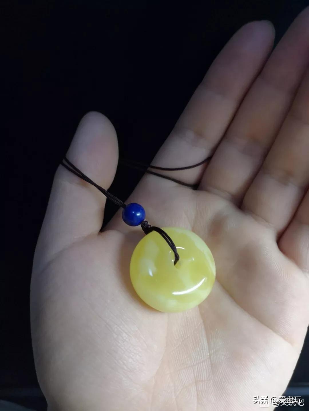 蜜蜡里面的白花越来越明显,蜜蜡白花变色的过程