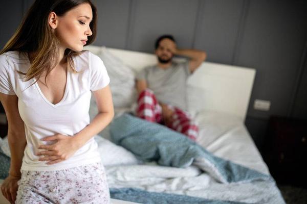 右侧腹部疼痛是怎么了？当心或是这8种疾病，“潜伏”在你身上