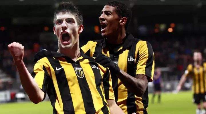 今日荷甲足球比分预测,英超荷甲最新比赛直播回放