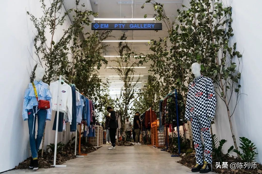 offwhite风格,白色品牌陈列搭配