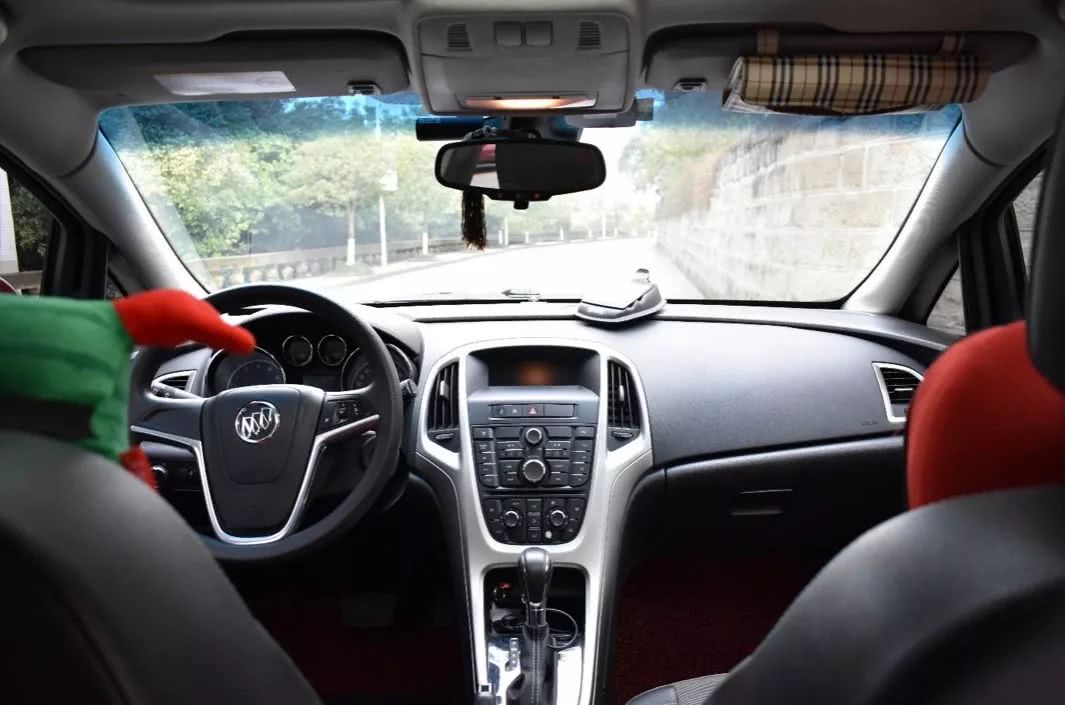 别克英朗xt1.6t高清图片,帅气的呆头鹅