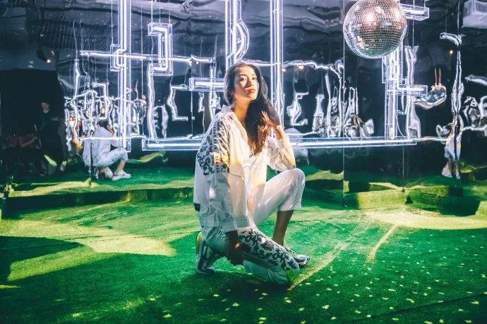 秒杀整容脸,撞脸女港星