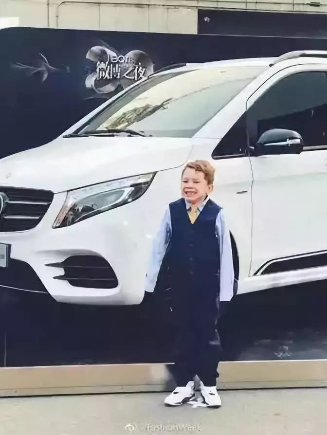 假笑男孩爆红多年后惨遭曝光,假笑男孩儿个人资料