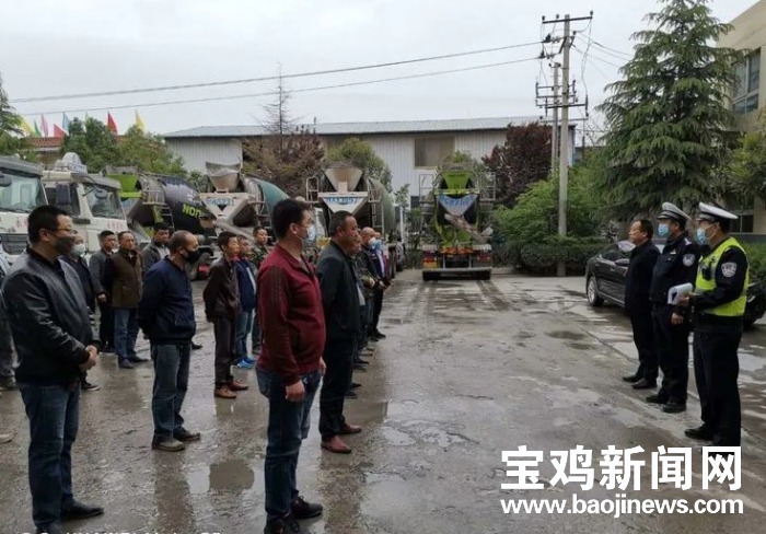 交警交通安全宣传提示,交巡警大队开展交通安全知识宣传