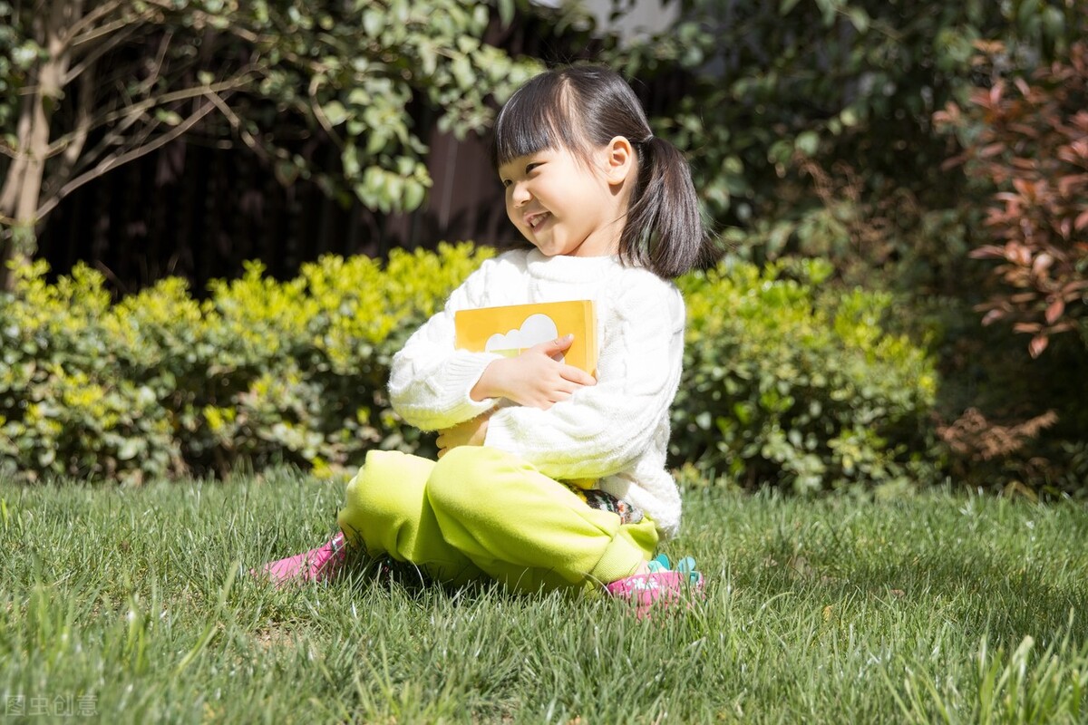 大魔王带孩子回家视频,孩子在家里是小绵羊怎么办