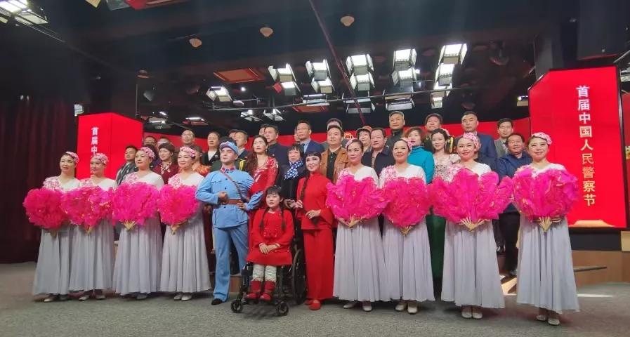 贺海浪花文学艺术中心群成立五周年作品展／李云霞.编辑：王本海