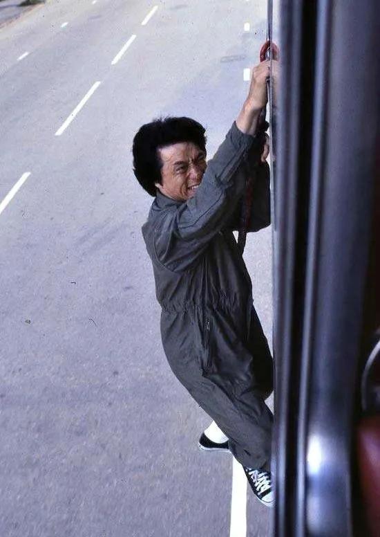 三十年过去了，不忍心再看成龙