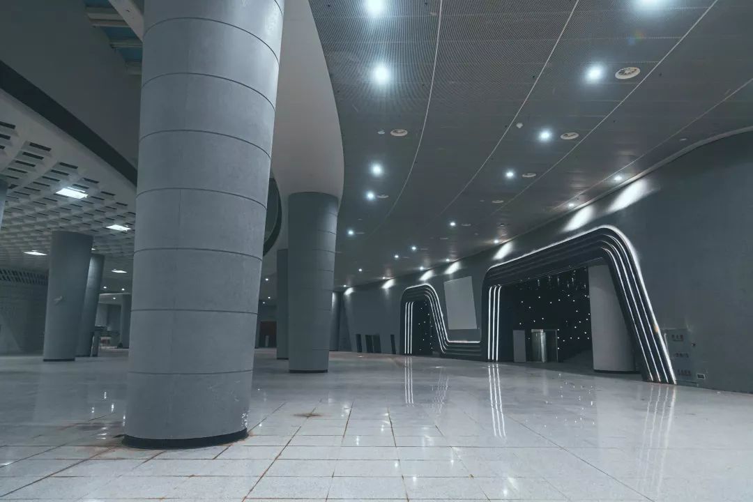 光谷广场地下综合体照片,光谷地下综合体和地下长廊