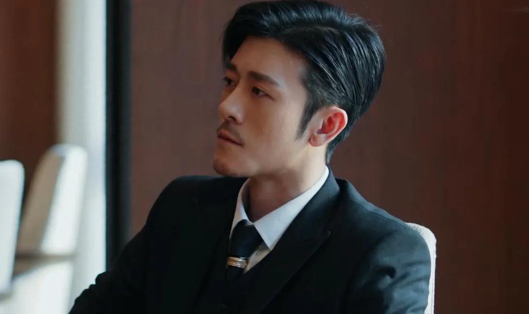 行走的荷尔蒙，这6位越老越有味，大胡茬克制又霸道，气质太绝了