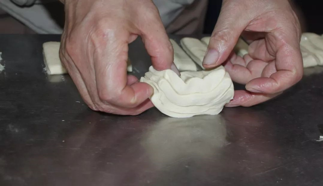 早餐面食技术培训油条配方,早餐店油条做法和配方的全过程