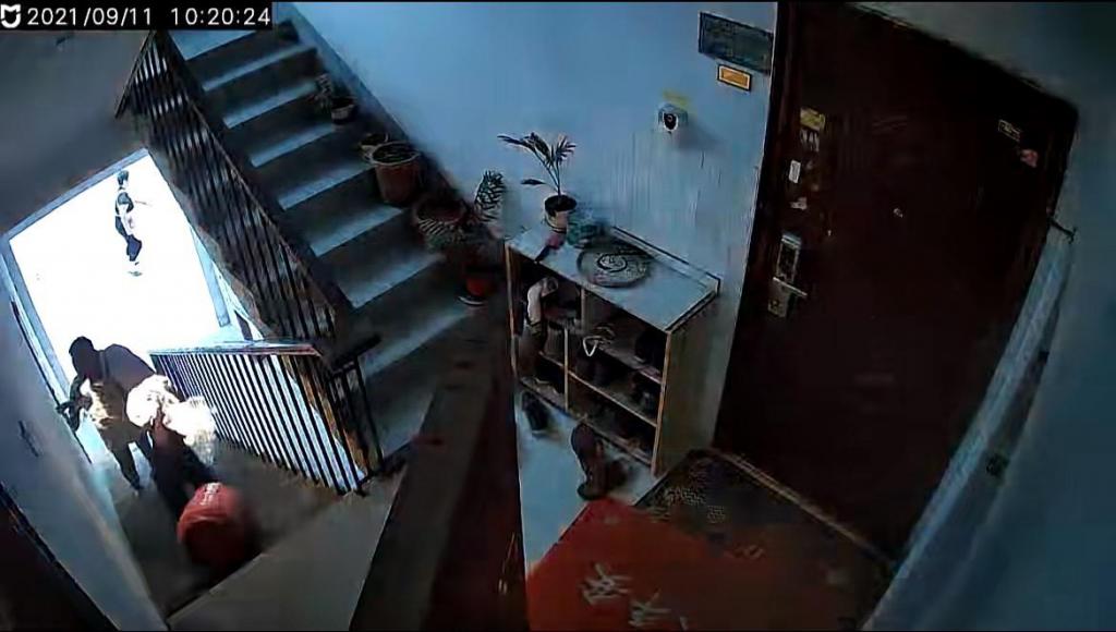 做饭液化气爆炸怎么办,做饭途中煤气罐冒火怎么回事