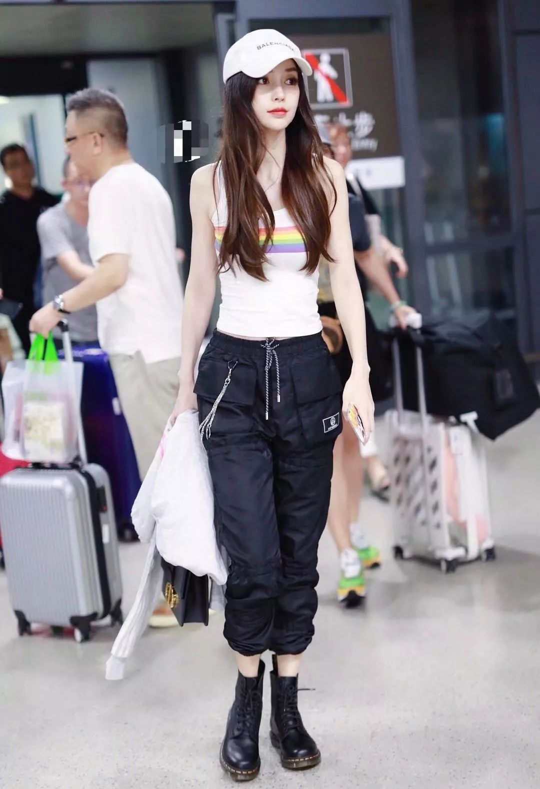 baby大秀事业线肋骨尽显瘦脱相,baby瘦胸前肋骨