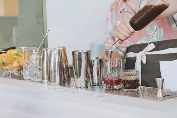 手工咖啡还有市场吗,瑞幸咖啡跟星巴克一个档次吗