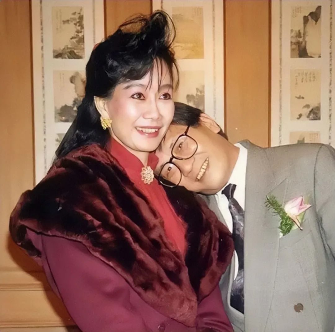 穿三百万皮草的香江富贵花，前半生让人羡慕，后半生却惨遭唾骂？