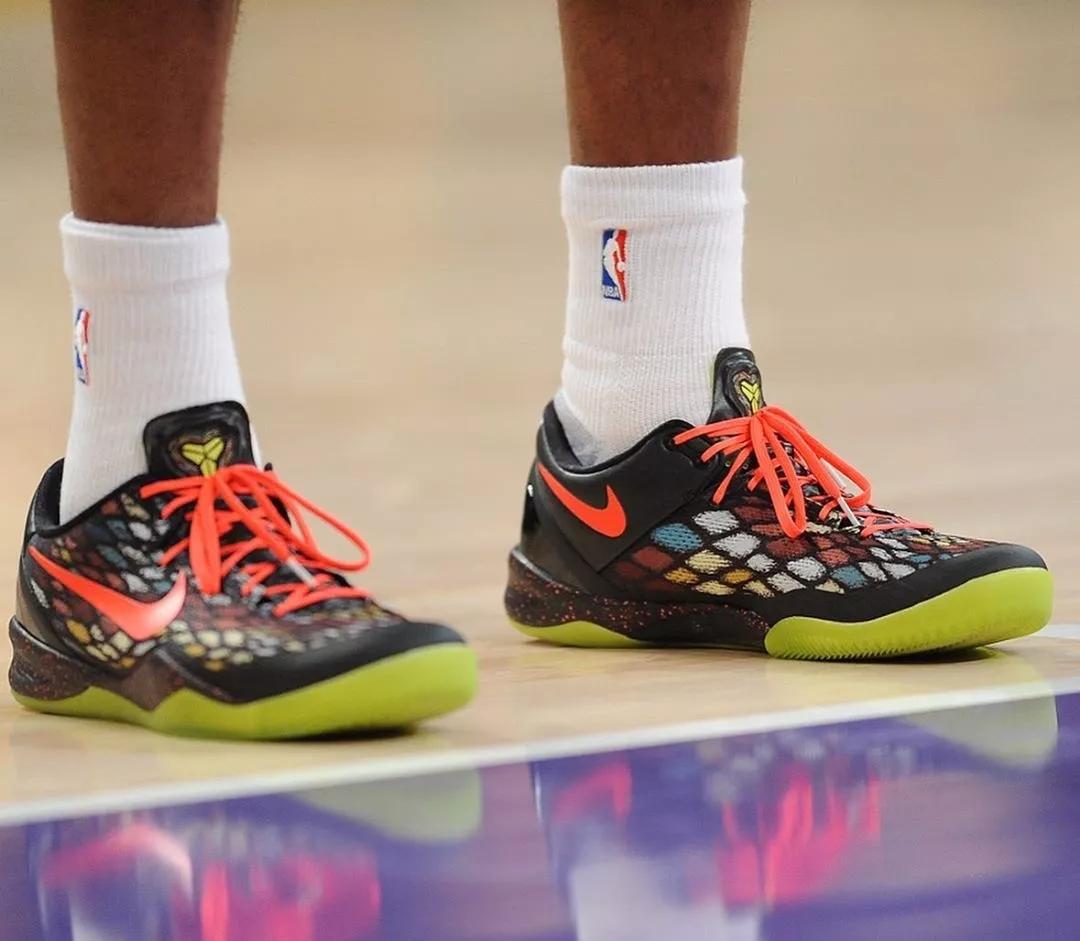 NBA球员上脚：OW联盟球鞋很帅，历年圣诞配色球鞋盘点