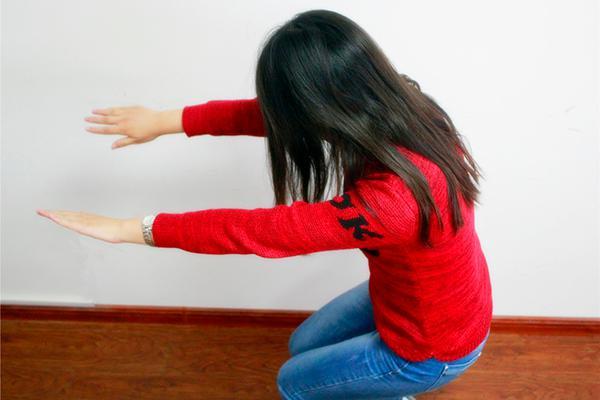 每次膝盖蹲下会咔咔的声音,蹲下起来膝盖咔咔响怎么解决