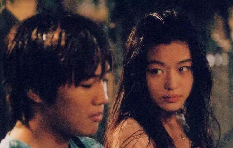 野蛮的大学生也有遇到爱情的时候，其实爱情就是那样浪漫美好