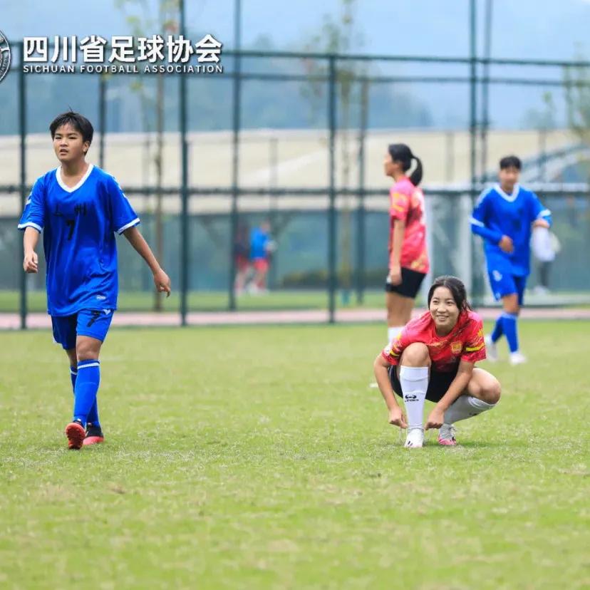 为中国女篮球队点赞,四川广元中学足球队