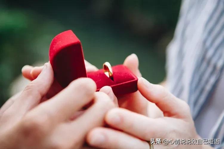 朋友圈适合宣布结婚的短句,结婚发朋友圈一句话经典句子