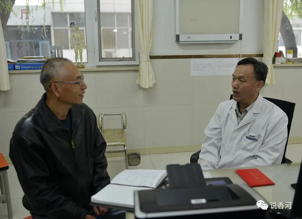 「健康香河最美医者」为患者解病痛的县医院康复理疗科主任张万海