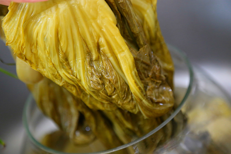 玻璃瓶腌酸菜的妙招,在楼房里腌酸菜的小妙招