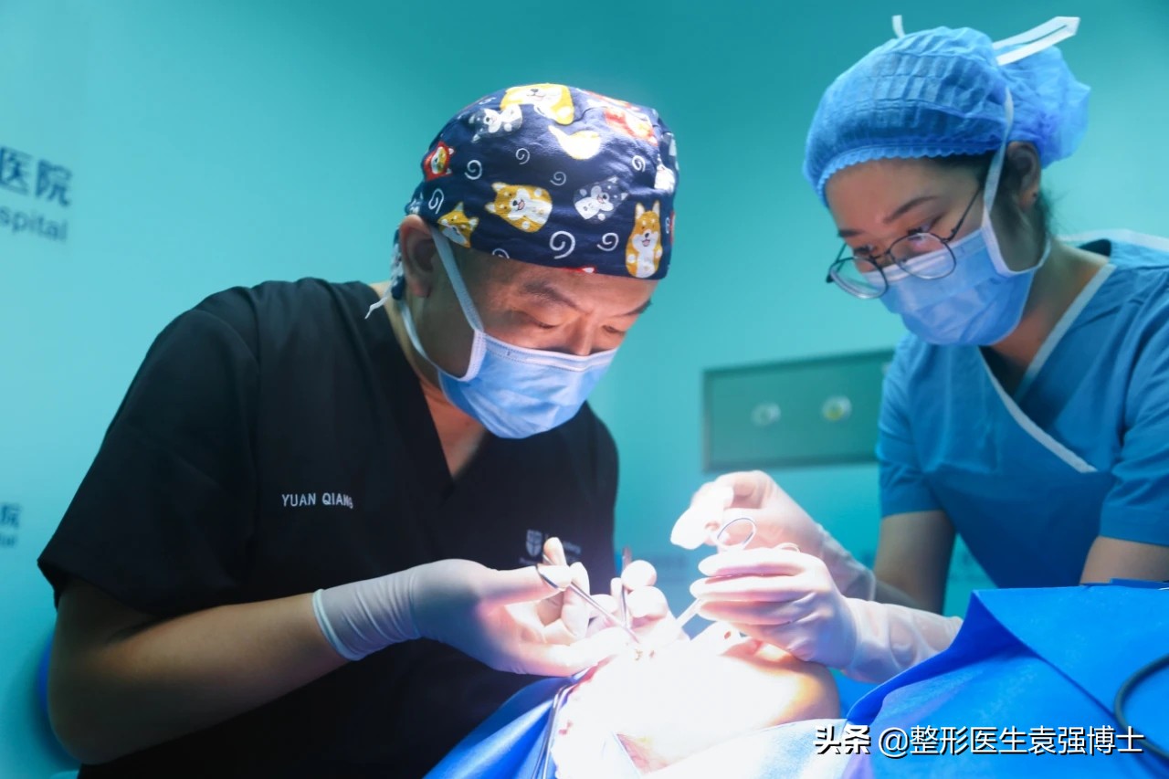 提眉手术拆线疼不疼,提眉手术20多天了怎么还感觉疼