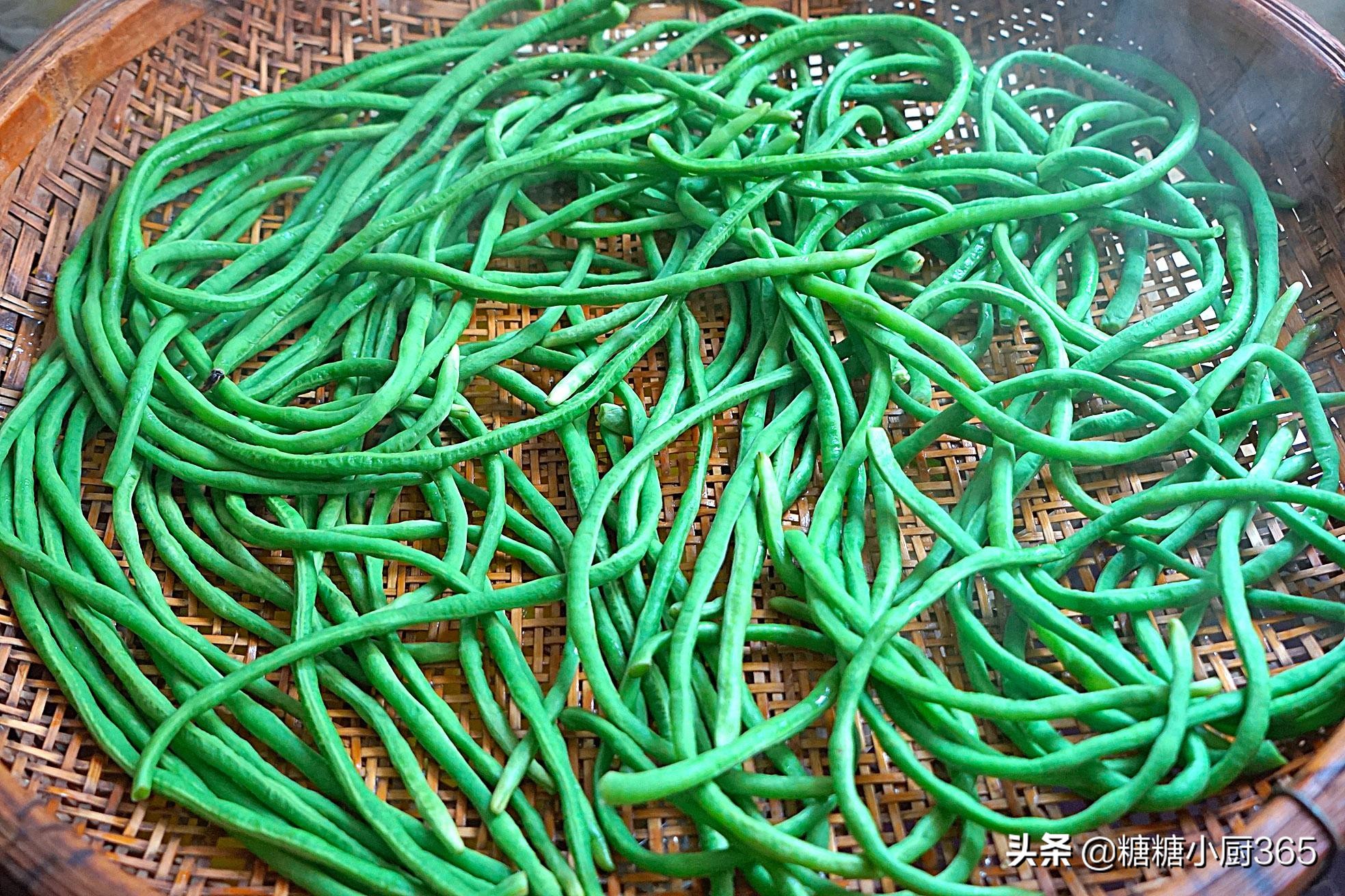 立秋了，天气好豆角又便宜，别忘多买点回来晒菜干，烧肉吃贼香