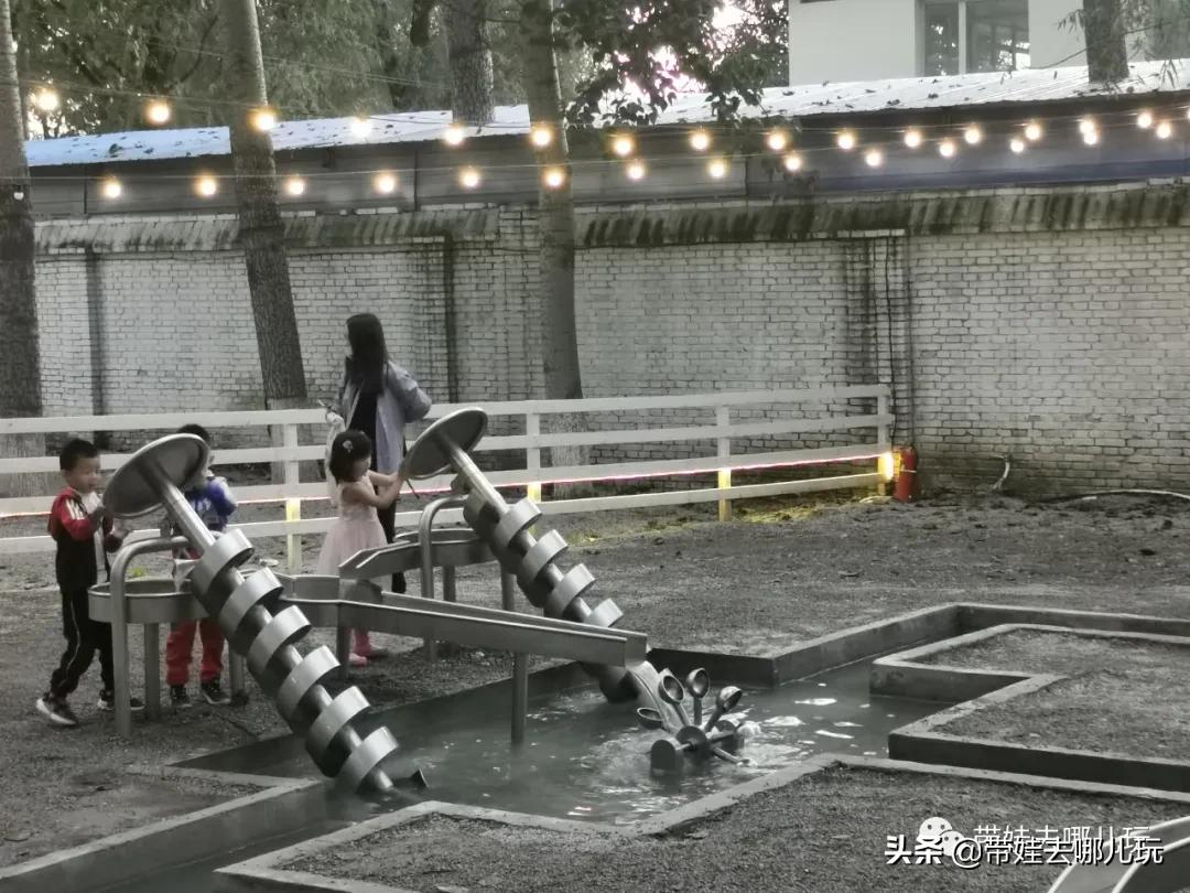 北京五环内新开萌宠乐园,除了喂动物,还能玩大滑梯、免费享帐篷