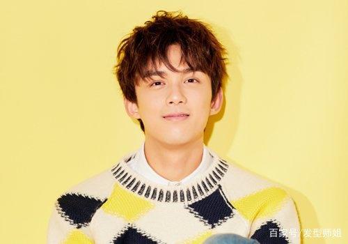 两边不留头发的刘海男士短发,刘海怎么剪轻薄男短发好看