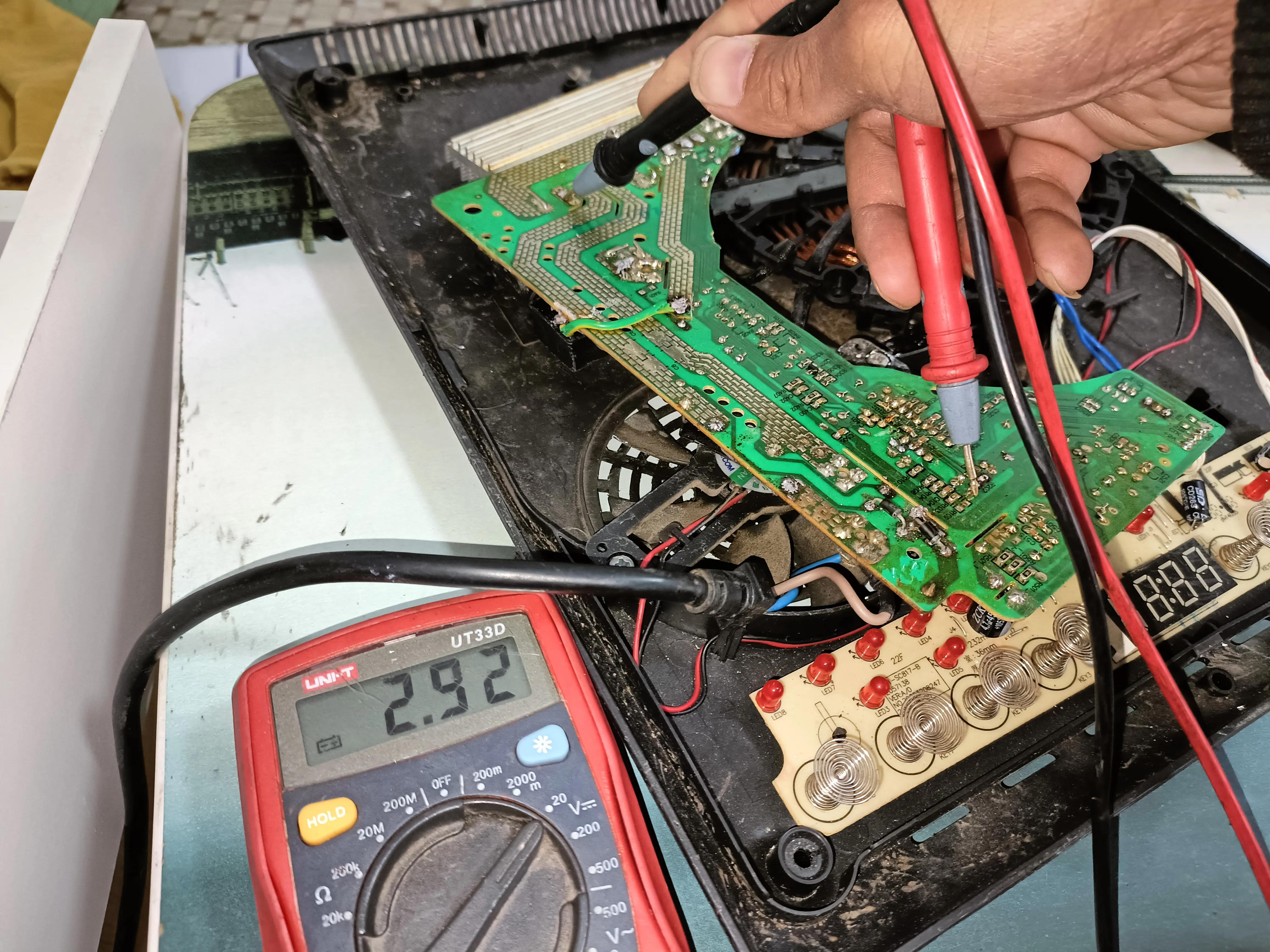 电磁炉故障显示e3十大故障维修,电磁炉出现e3电压过高怎么修