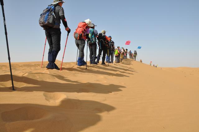 腾格里沙漠五虎穿越,腾格里沙漠春节能去吗