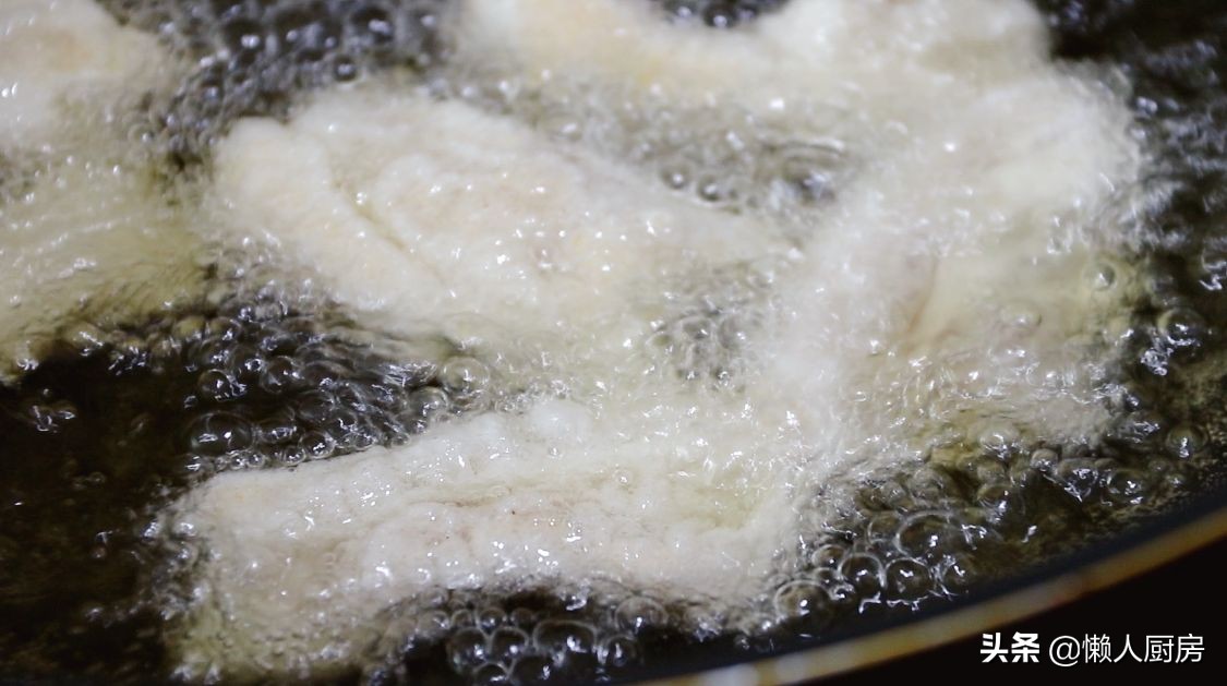 脆皮五花肉蘸料做法,五花肉裹淀粉油炸