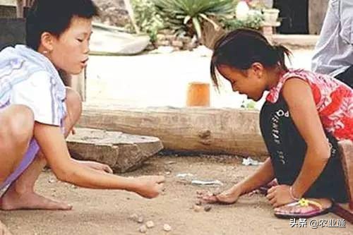 80后小时候玩的纸玩具,小时候玩过的玩具80后满满的回忆