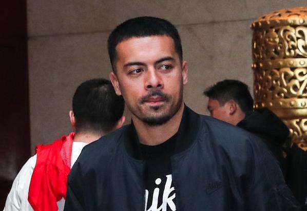 喜剧之王？一场8：0，中国男足眉飞色舞，李铁足球智慧无与伦比