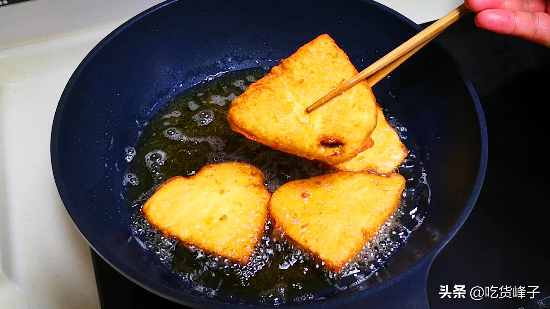 炸馒头片裹鸡蛋用不用沾水,炸馒头片鸡蛋液要加水吗