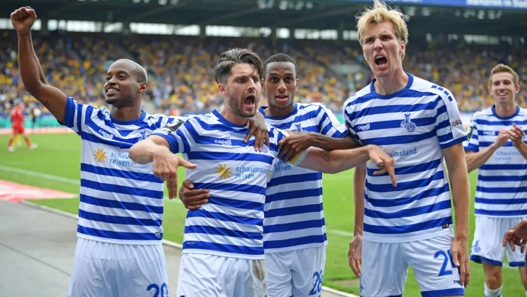 大黄蜂solo首秀猛萌,大黄蜂率先挺进决赛