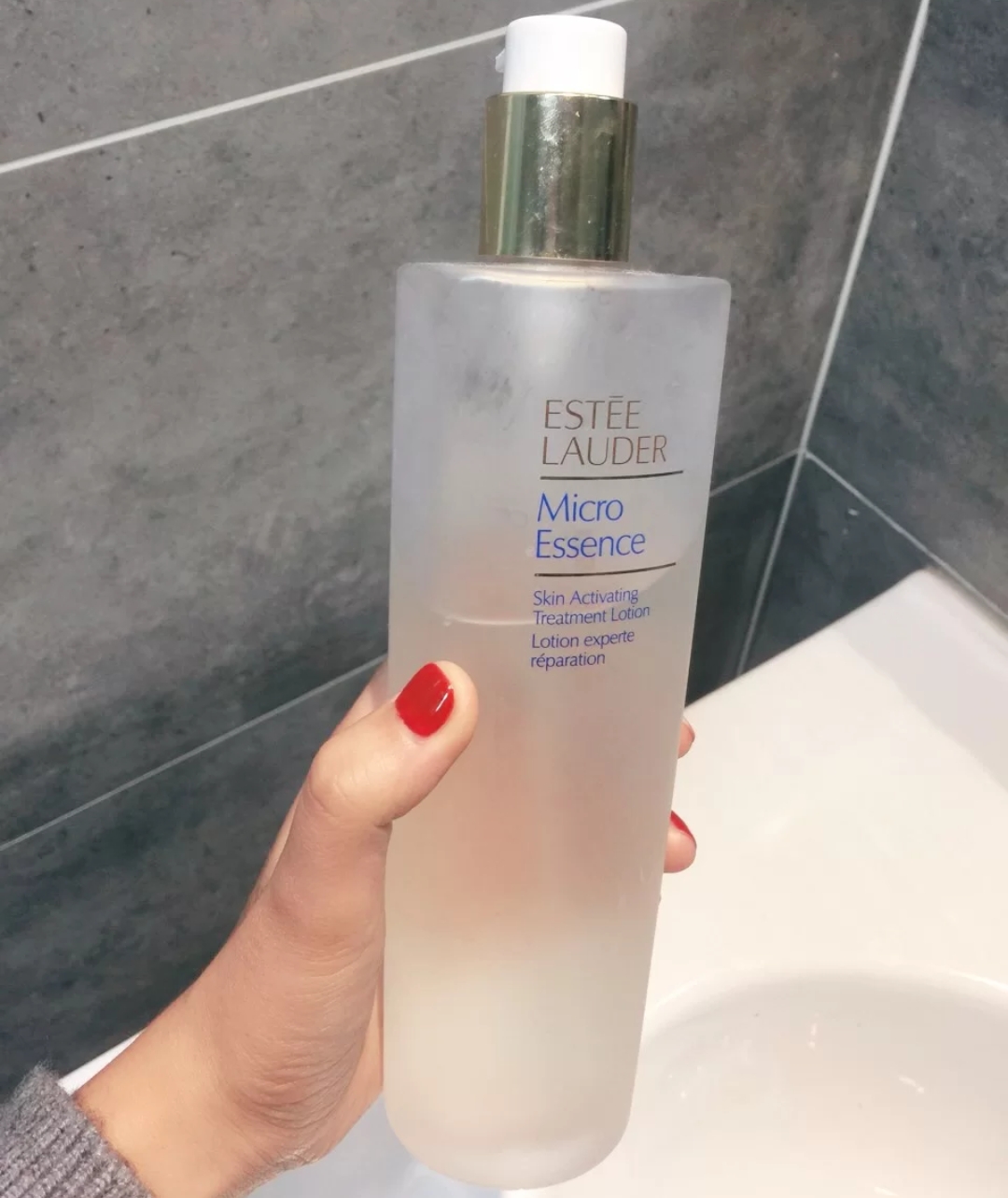 雅诗兰黛小棕瓶和限量款红瓶区别,雅诗兰黛十大高端化妆品品牌