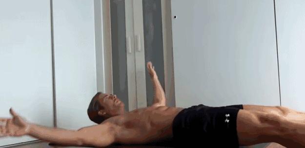 针对小腹的训练，4个动作紧致小肚子，让你下腹肌肉更加清晰