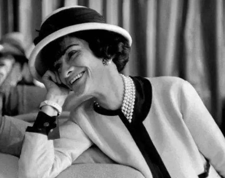 时尚界翘楚香奈儿离开修道院,时尚女王香奈儿的一生