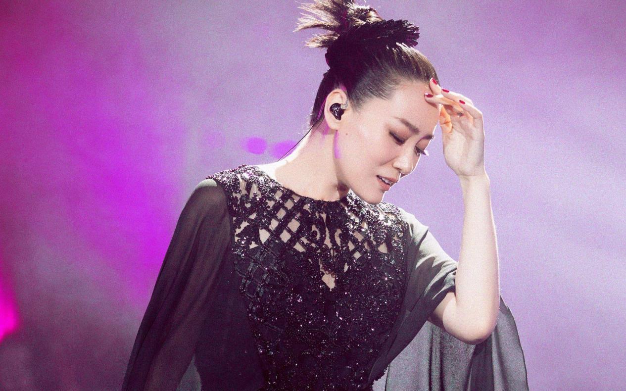 军旅歌手谭晶:32岁嫁41岁老公,37岁做妈妈,丈夫是科学家