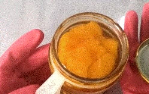 衣服粘了毛絮快速清除,洗衣机洗出来的衣服粘毛怎么办