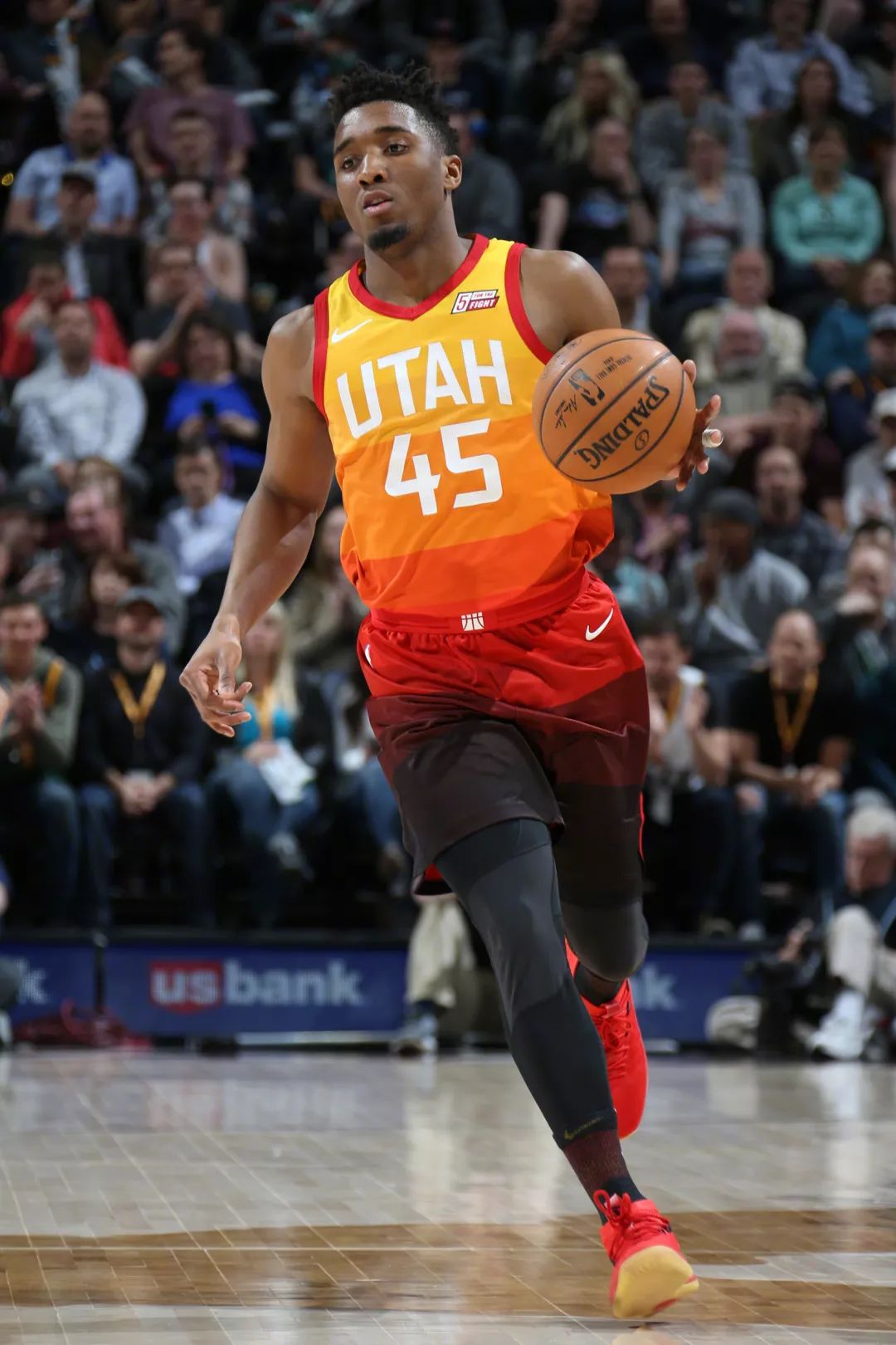 米切尔要求阿迪达斯出签名鞋,阿迪达斯米切尔最新款篮球鞋