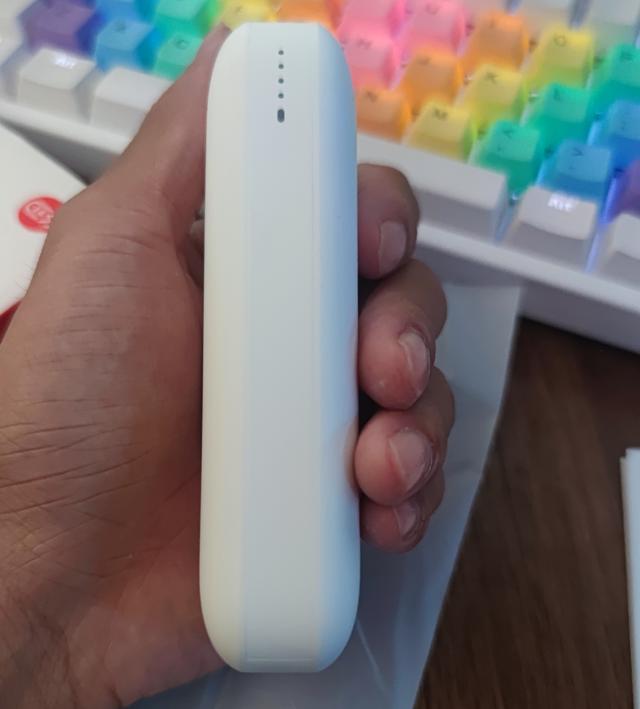 aigo充电宝10000毫安,aigo充电器20w快充版