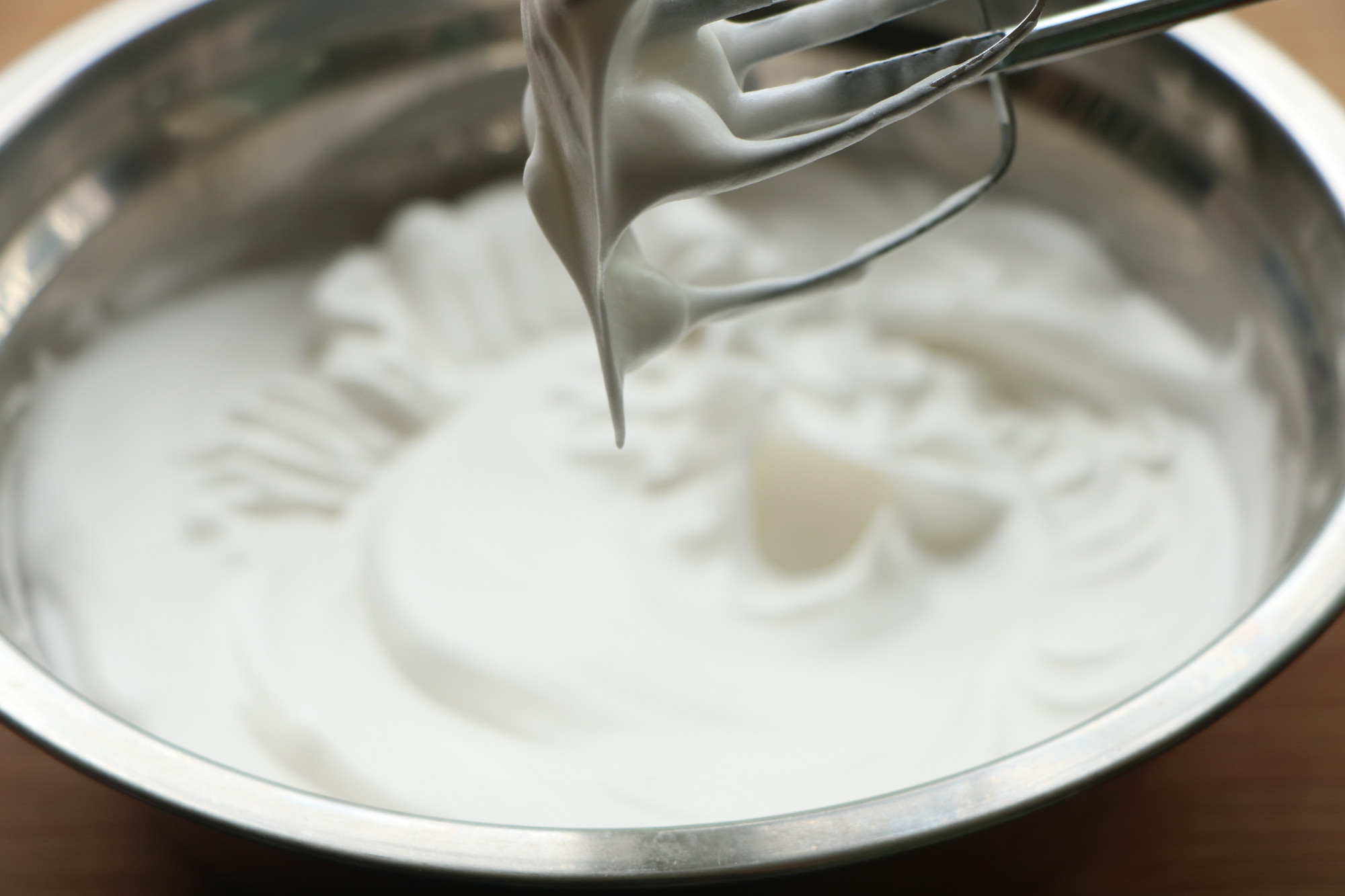 鸡蛋面粉这样做太好吃了，不用烤箱平底锅就搞定，无油无水超解馋