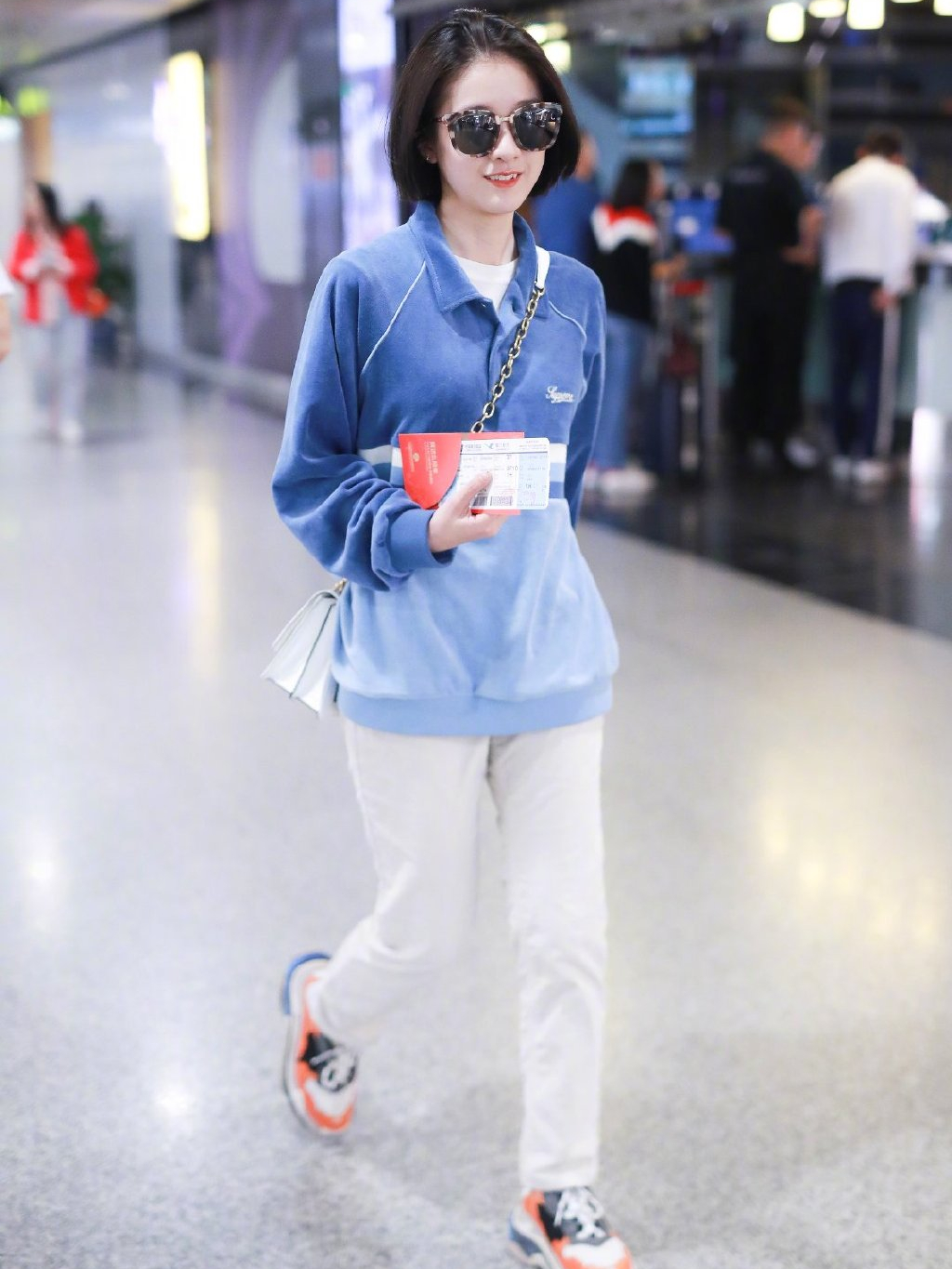 张雪迎时尚大片百变风格魅力十足,张雪迎机场清爽造型少女感十足